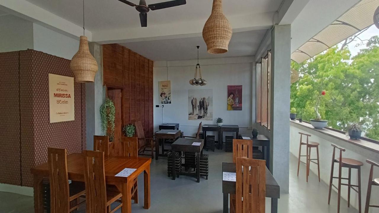 Yasis Surf Lodge Mirissa Dış mekan fotoğraf